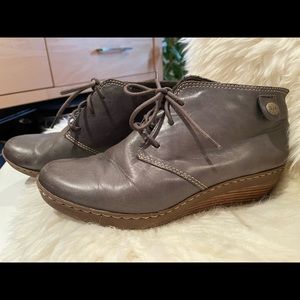Grey Clarks wedge boots size7